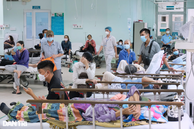 Giám đốc Sở Y tế TPHCM: Tăng cường bảo vệ an toàn cho nhân viên y tế - 1 Giám đốc Sở Y tế TPHCM: Tăng cường bảo vệ an toàn cho nhân viên y tế - 1