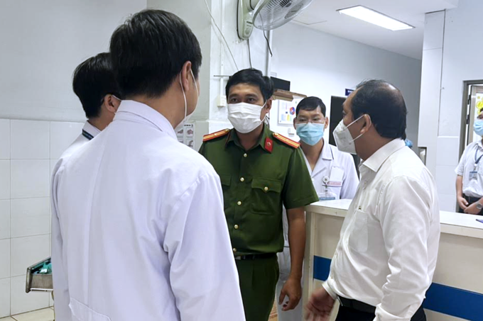 Giám đốc Sở Y tế TPHCM: Tăng cường bảo vệ an toàn cho nhân viên y tế - 2 Giám đốc Sở Y tế TPHCM: Tăng cường bảo vệ an toàn cho nhân viên y tế - 2