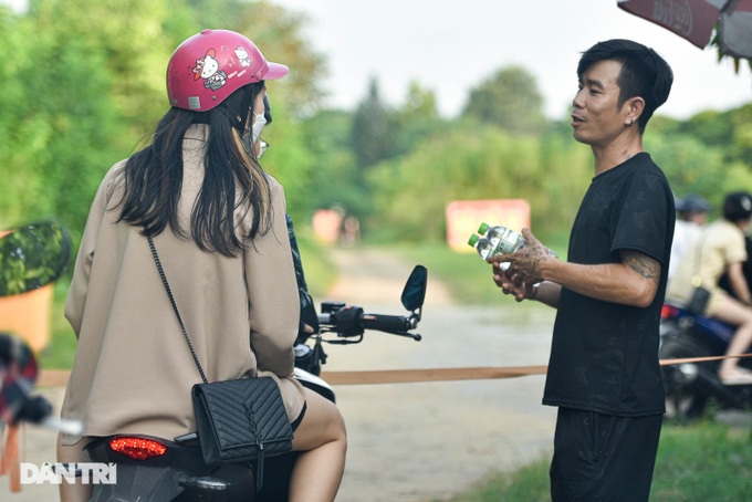 Người Hà Nội đổ ra ven đô cắm trại, tận hưởng kỳ nghỉ lễ - 9 Người Hà Nội đổ ra ven đô cắm trại, tận hưởng kỳ nghỉ lễ - 9