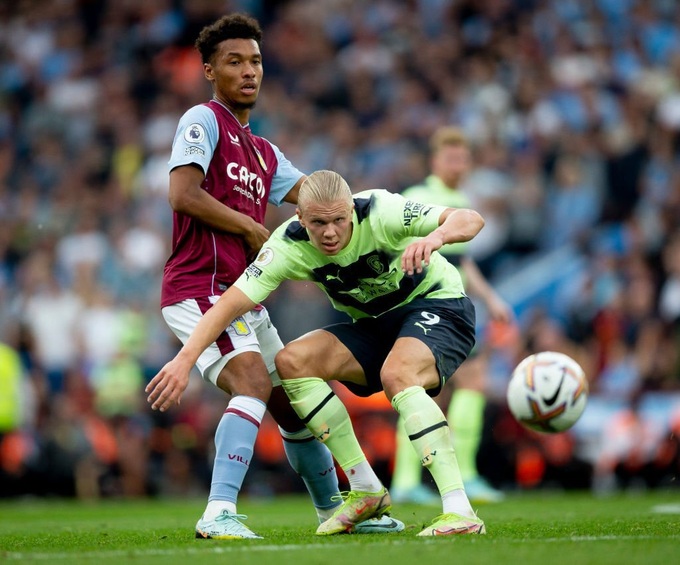 Man City lỡ cơ hội giành ngôi đầu, Chelsea ngược dòng ấn tượng - 1