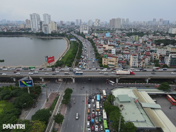 Người dân ùn ùn từ quê lên Hà Nội, cửa ngõ Thủ đô tắc cứng - 8