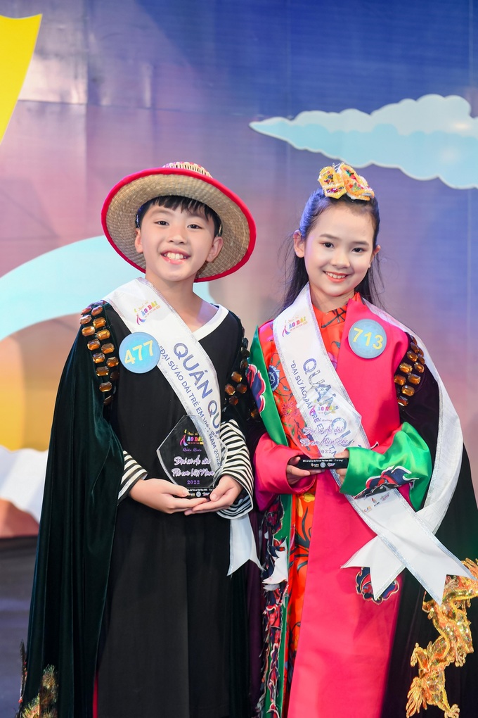 2 người mẫu nhí giành Quán quân Đại sứ Áo dài Trẻ em Việt Nam - 5