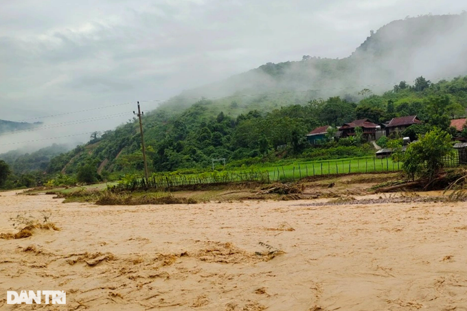 Cảnh lũ ống tàn phá huyện nghèo biên giới Nghệ An - 4