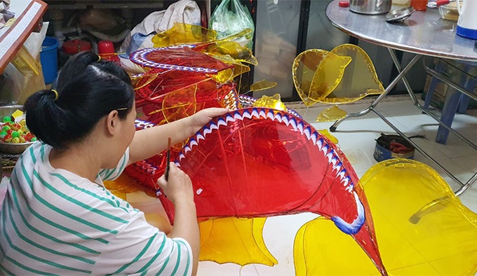 Xóm lồng đèn nhộn nhịp đón mùa trăng