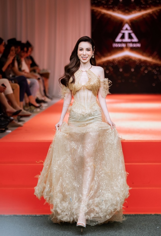 hh-hoang-dung-lam-vedette-tai-thailand-fashion-week-2022-hoi-cuoi-thang-6-1662628549459.jpg