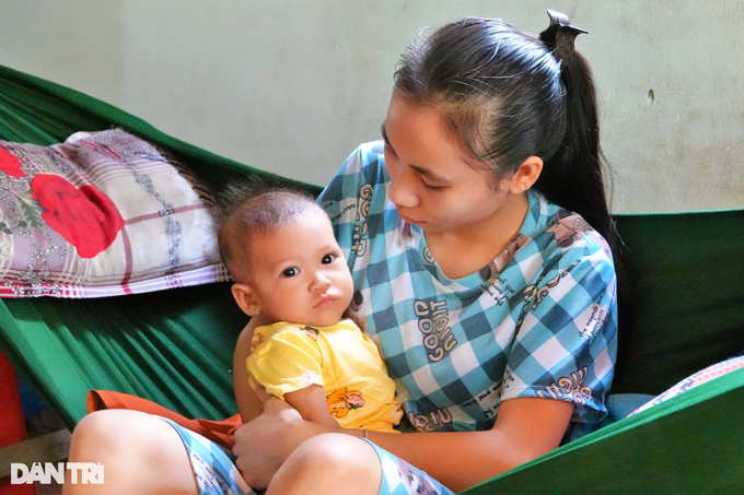 Cuộc sống kham khổ của ông mù nửa đời bắt cá nuôi người thân bệnh tật - 7 Cuộc sống kham khổ của ông mù nửa đời bắt cá nuôi người thân bệnh tật - 7