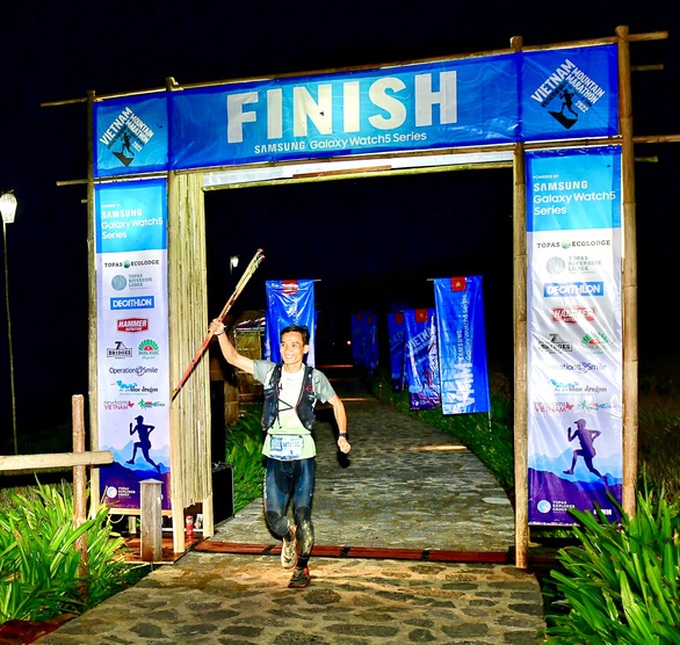 Quang Trần giành ngôi vô địch giải chạy 160km đầu tiên ở Việt Nam
