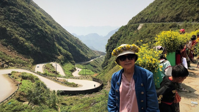 The 73-year-old man takes his wife to travel everywhere: The more you go, the stronger you feel - 5