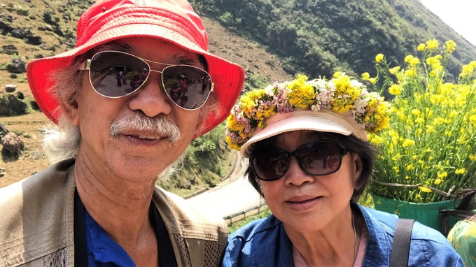 The 73-year-old man takes his wife to travel everywhere: The more you go, the stronger you feel - 6