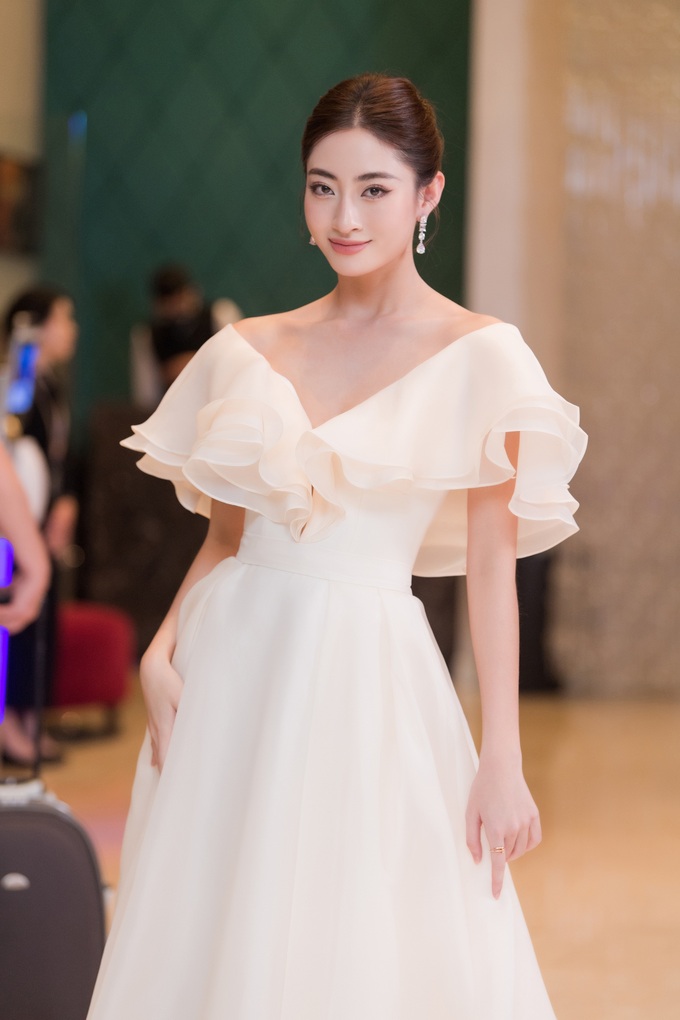 hoa-hau-luong-thuy-linh-vay-ceres-pronovias3-1662869214684.jpg