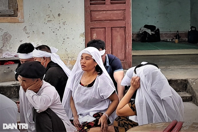 Bố mẹ bị ô tô tông chết, 3 con thơ mồ côi sống với bà hơn 80 tuổi - 3 Bố mẹ bị ô tô tông chết, 3 con thơ mồ côi sống với bà hơn 80 tuổi - 3