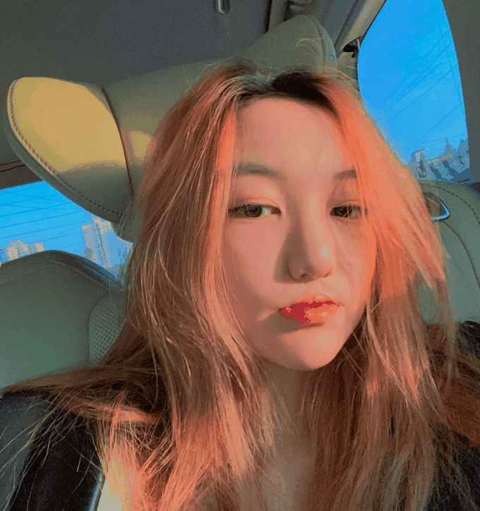 Con gái 16 tuổi của Vương Phi: Tiểu thư ngậm thìa vàng, ngày càng xinh đẹp