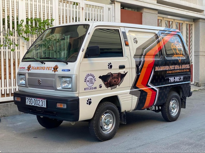 Suzuki Blind Van: Khám phá phong cách sử dụng xe tải đa dạng ở Việt Nam - 1