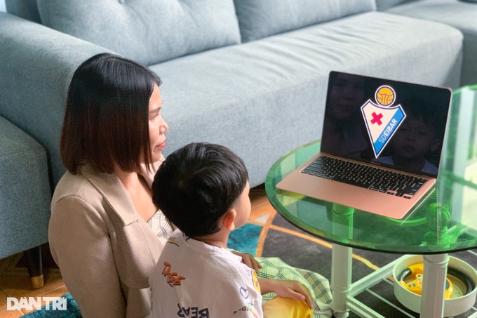 Cậu bé 3 tuổi gây sốt khi nhớ hàng trăm quốc kỳ, CLB bóng đá thế giới - 4 Cậu bé 3 tuổi gây sốt khi nhớ hàng trăm quốc kỳ, CLB bóng đá thế giới - 4