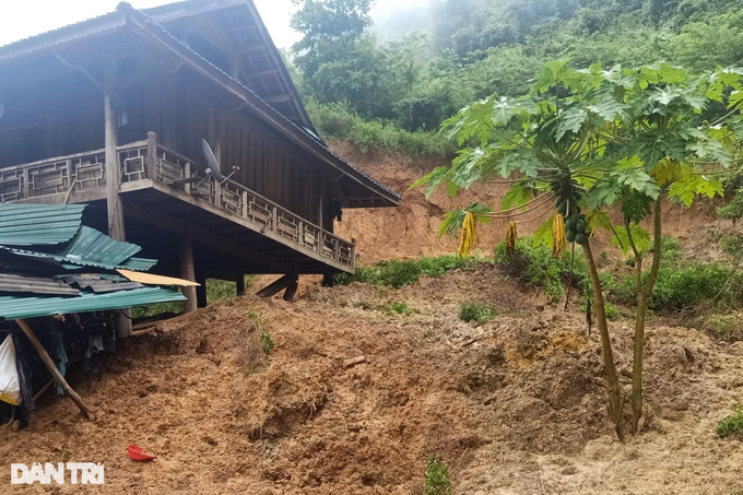 Lũ lụt tàn phá bản làng, huyện nghèo cầu cứu