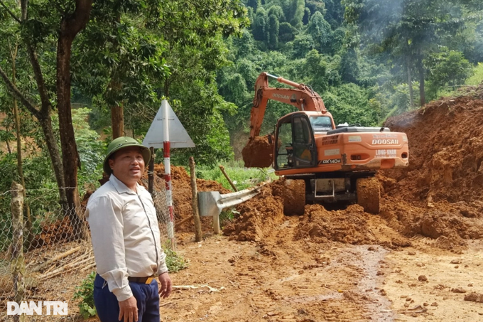 Lũ lụt tàn phá bản làng, huyện nghèo cầu cứu