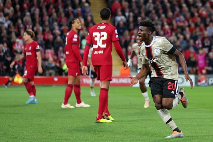 Liverpool vượt qua Ajax nhờ bàn thắng ở phút 89 - 2