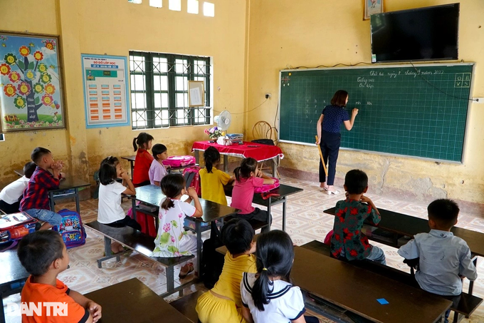 Hàng trăm học sinh miền núi thấp thỏm trong những lớp học xuống cấp - 3 Hàng trăm học sinh miền núi thấp thỏm trong những lớp học xuống cấp - 3
