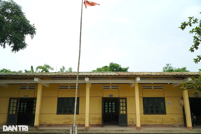 Hàng trăm học sinh miền núi thấp thỏm trong những lớp học xuống cấp - 2 Hàng trăm học sinh miền núi thấp thỏm trong những lớp học xuống cấp - 2