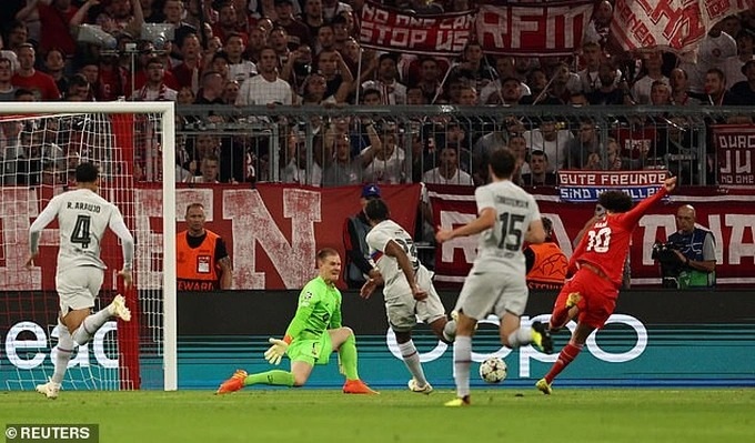 HLV Xavi tức giận khi Barcelona thua đau Bayern Munich - 3