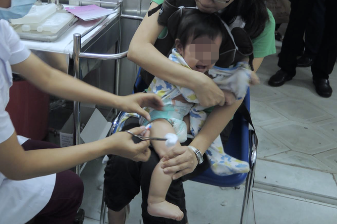 Vaccine sởi và DPT đầy kho nhà sản xuất, người dân vẫn không có để tiêm - 3 Vaccine sởi và DPT đầy kho nhà sản xuất, người dân vẫn không có để tiêm - 3