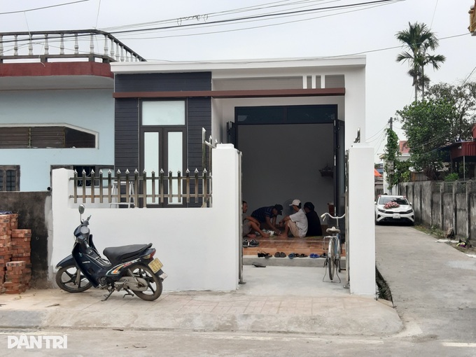 Cụ bà hỏng mắt sống đơn thân có nhà mới, không phải đi sơ tán khi bão về - 1 Cụ bà hỏng mắt sống đơn thân có nhà mới, không phải đi sơ tán khi bão về - 1