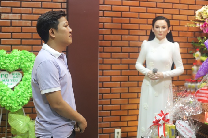 Mạnh Quỳnh, Trường Giang vượt đường xa đến dự giỗ đầu của Phi Nhung - 8