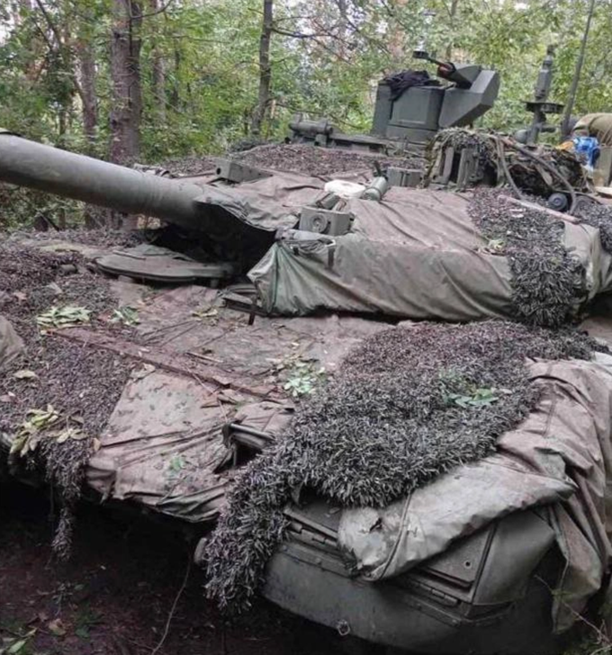 Ukraine thu giữ xe tăng chiến đấu chủ lực T-90M của Nga ở Kharkov - 1