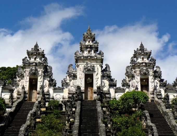 Xếp hàng 4 tiếng để được chụp hình sống ảo ở cổng thiên đường Bali - 3