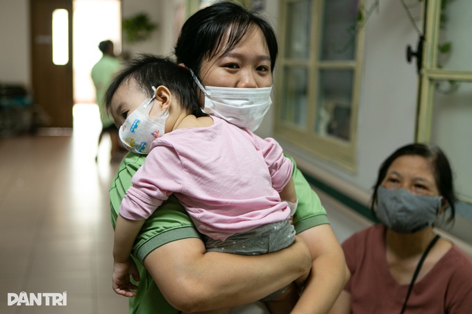 Hà Nội: Cháy túi vì chi tiền triệu xét nghiệm Adenovirus cho con - 1 Hà Nội: Cháy túi vì chi tiền triệu xét nghiệm Adenovirus cho con - 1