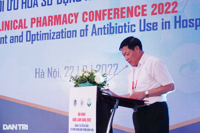 Báo động tình trạng người dân cứ ho, sốt là đi mua kháng sinh - 1 Báo động tình trạng người dân cứ ho, sốt là đi mua kháng sinh - 1