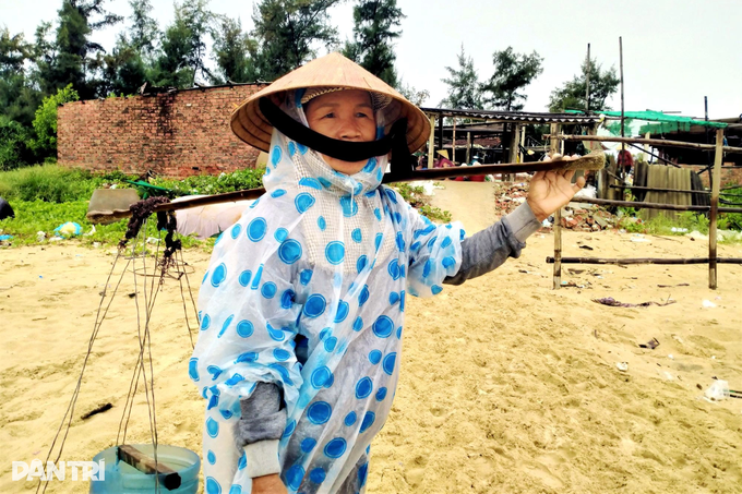 Nhọc nhằn nữ phu cá bám biển mưu sinh - 3 Nhọc nhằn nữ phu cá bám biển mưu sinh - 3