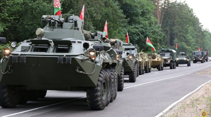 Belarus nâng mức cảnh báo sẵn sàng chiến đấu, cam kết sát cánh cùng Nga - 1