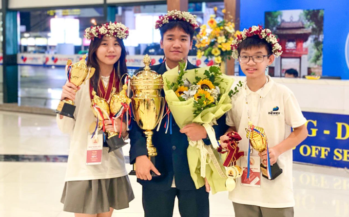 Ba học sinh Hà Nội vô địch vòng thi toàn cầu World Scholars Cup 2022 - 1