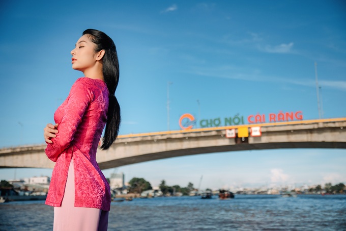 Lâm Thu Hồng giới thiệu cảnh sắc miền Tây đến Hoa hậu Hoàn cầu 2022