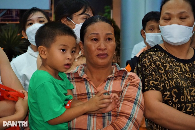 Nước mắt ngày về của 37 ngư dân bị tạm giữ ở Malaysia - 1 Nước mắt ngày về của 37 ngư dân bị tạm giữ ở Malaysia - 1