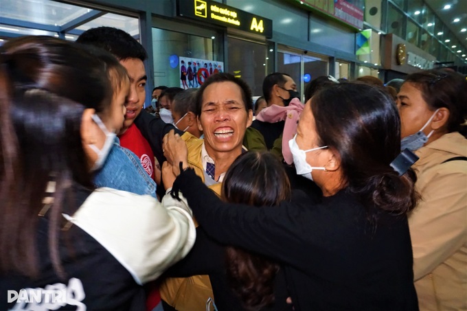 Nước mắt ngày về của 37 ngư dân bị tạm giữ ở Malaysia - 4 Nước mắt ngày về của 37 ngư dân bị tạm giữ ở Malaysia - 4