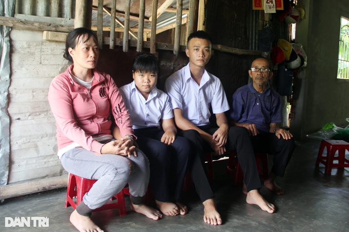 Nam sinh ước mỗi tháng có được thùng mì tôm để bám con chữ - 2 Nam sinh ước mỗi tháng có được thùng mì tôm để bám con chữ - 2