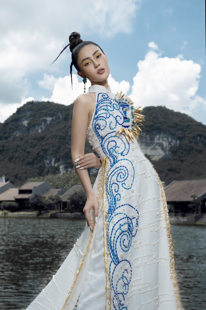 Hoa hậu Lý Kim Thảo diện áo dài cách điệu, khám phá Tràng An