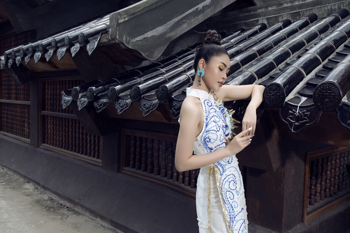 Hoa hậu Lý Kim Thảo diện áo dài cách điệu, khám phá Tràng An