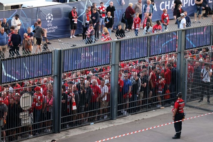 Gần 2 nghìn cổ động viên Liverpool đòi UEFA bồi thường - 4