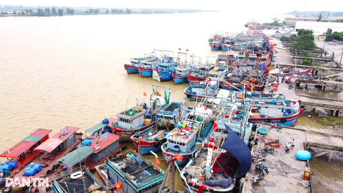 Thuê xe cẩu đưa tàu thuyền lên bờ tránh cơn bão mạnh Noru - 11 Thuê xe cẩu đưa tàu thuyền lên bờ tránh cơn bão mạnh Noru - 11