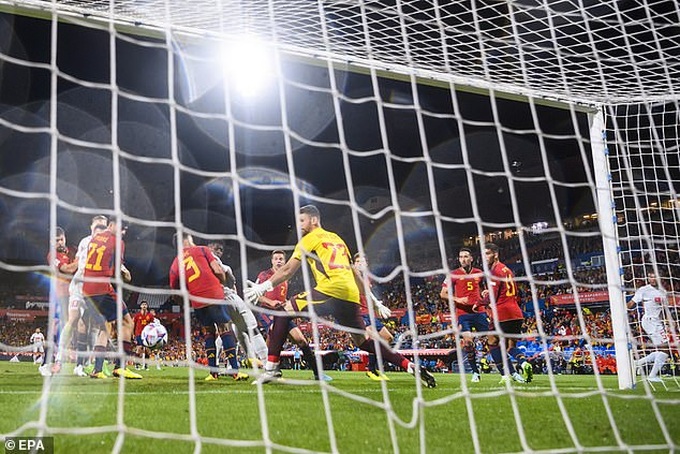 Bồ Đào Nha thắng đậm CH Séc, Tây Ban Nha thua đau Thụy Sỹ - 6