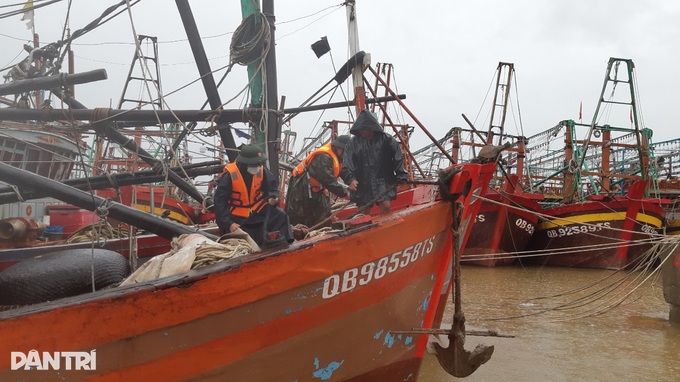 Thuê xe cẩu đưa tàu thuyền lên bờ tránh cơn bão mạnh Noru - 17 Thuê xe cẩu đưa tàu thuyền lên bờ tránh cơn bão mạnh Noru - 17