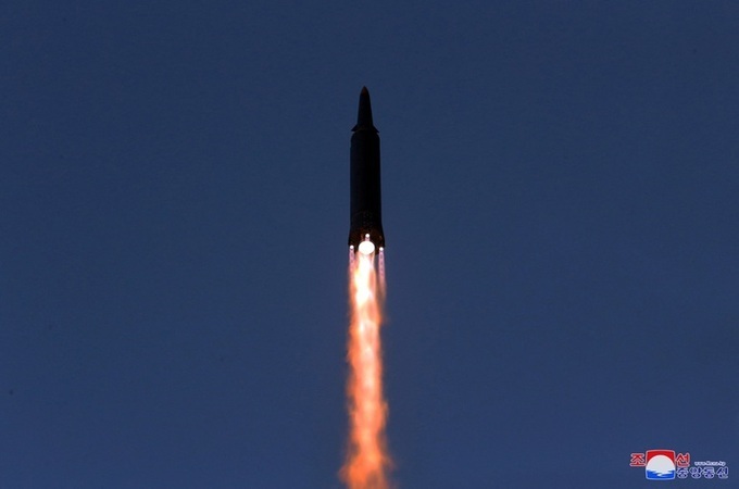 Triều Tiên phóng tên lửa sau khi Mỹ đưa tàu sân bay tới Hàn Quốc - 1