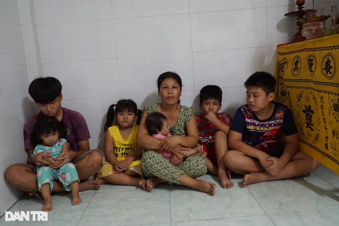 Người phụ nữ quay cuồng với 6 con thơ sau khi chồng mất - 1