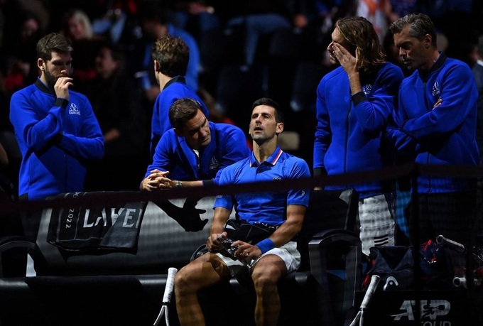 Vì Federer, Djokovic vẫn thi đấu dù gặp chấn thương - 2 Vì Federer, Djokovic vẫn thi đấu dù gặp chấn thương - 2