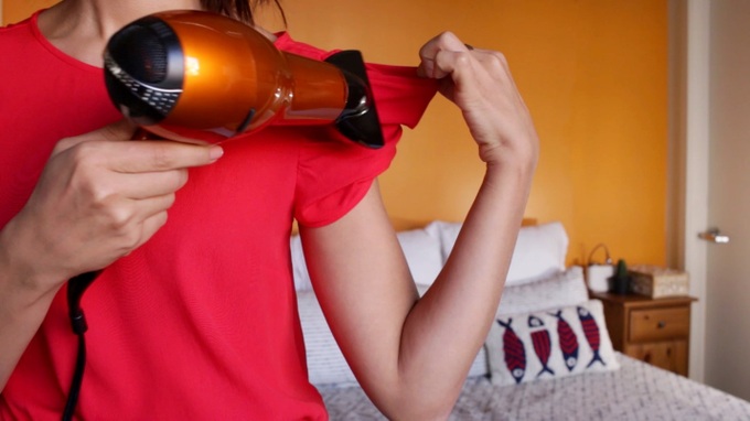 Nhét giày vào két sắt khách sạn và các mẹo hay của cô gái du lịch 74 nước