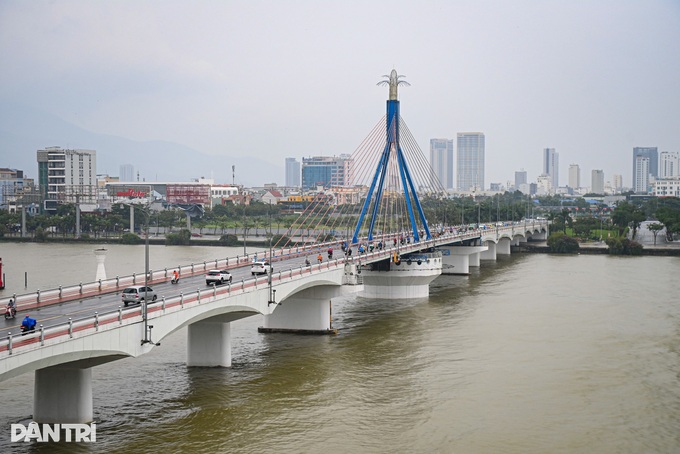 Tôn bay, cây đổ, thuyền đắm trong bão Noru - 1 Tôn bay, cây đổ, thuyền đắm trong bão Noru - 1