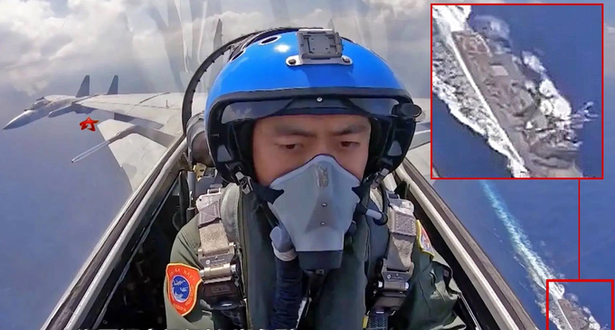 Trung Quốc đăng video đội tiêm kích bay qua đầu chiến hạm Mỹ - 1